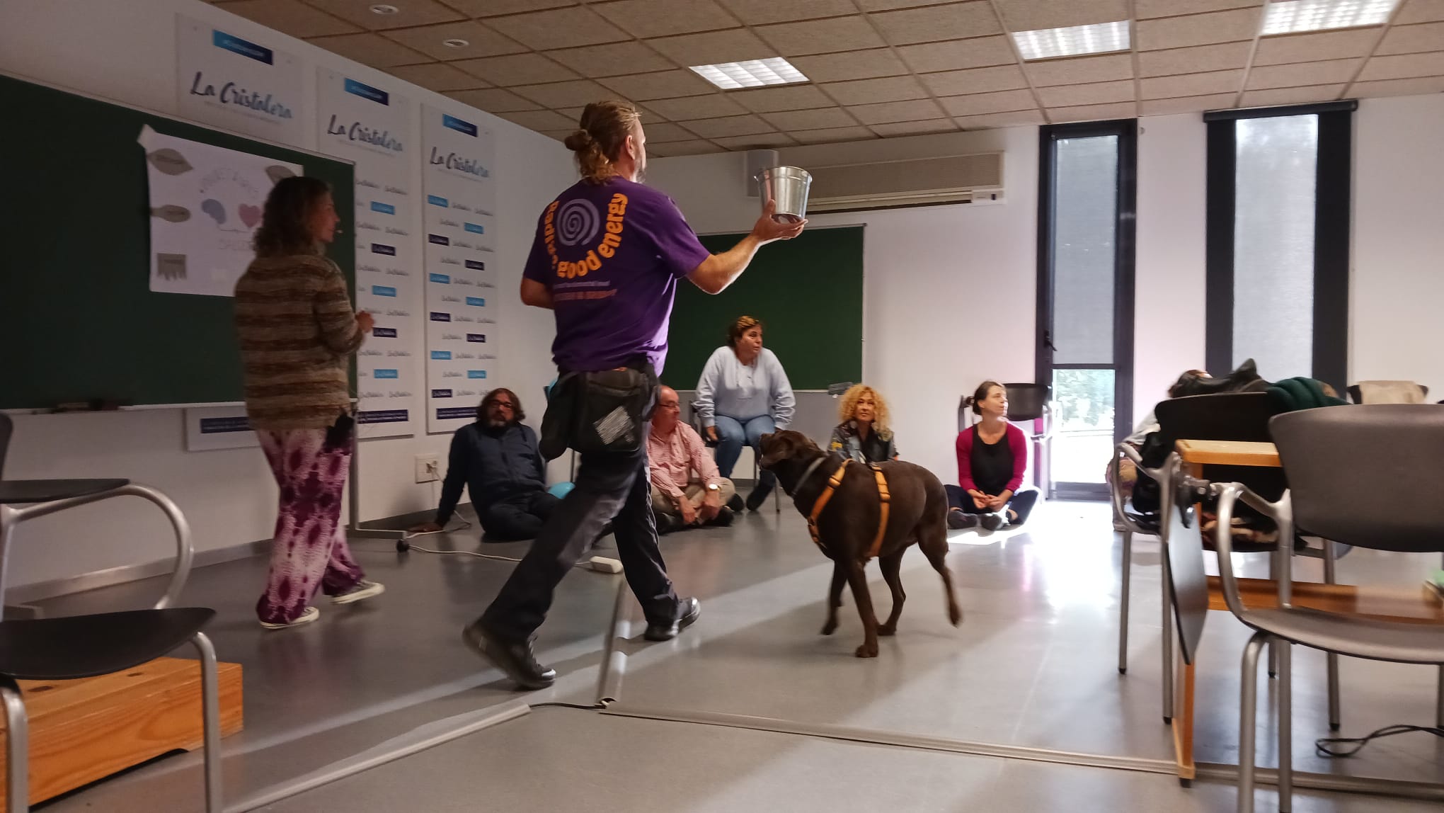 Taller de Terapia Asistida con animales animada por Katya Vazquez y Javier Vallejo.